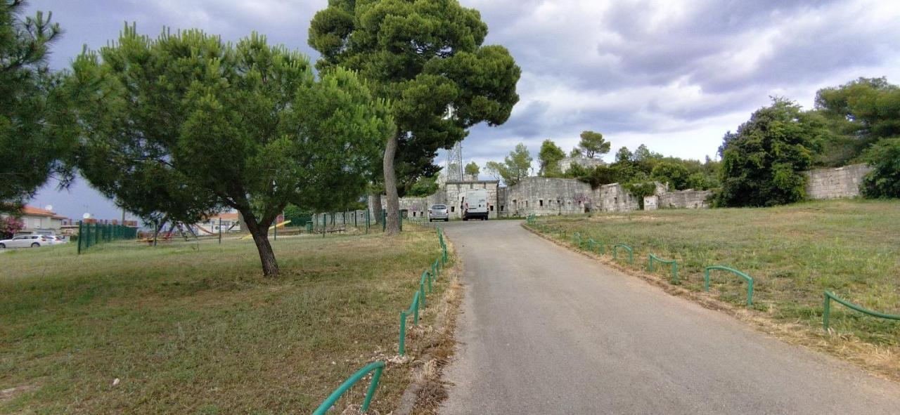 Cute Apartment Marla Art Close To Center Pula Exterior photo