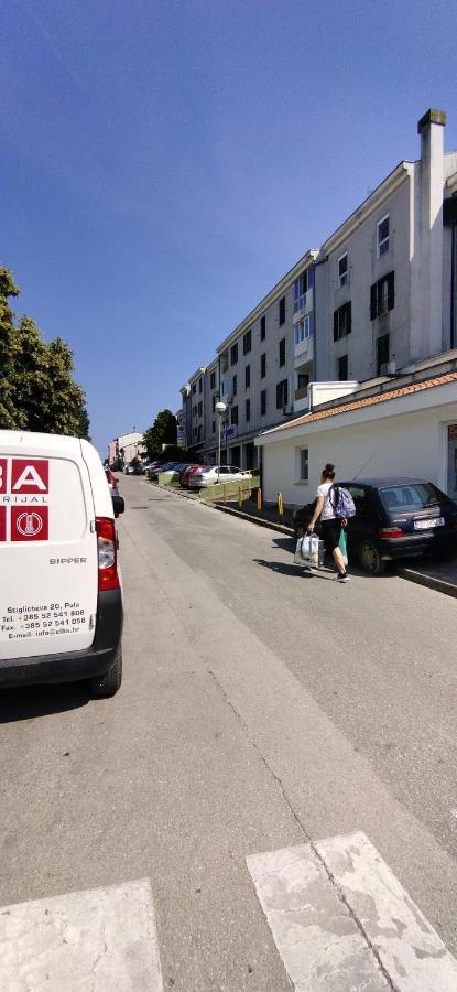 Cute Apartment Marla Art Close To Center Pula Exterior photo
