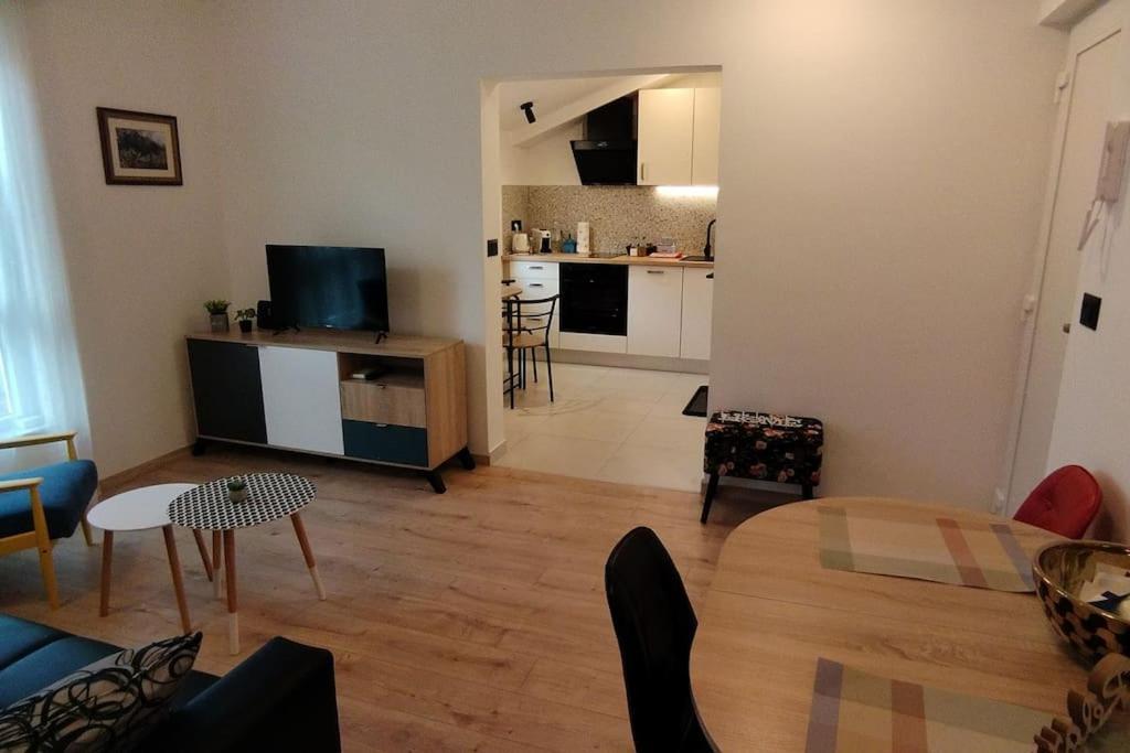 Cute Apartment Marla Art Close To Center Pula Exterior photo